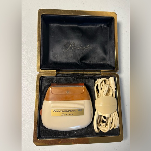 Remington Other - Vintage 1960s Shaver - Remington Deluxe 60 - Electric Shaver Antique Collectible